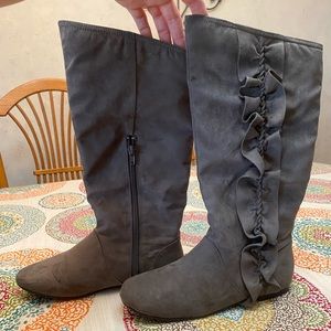 Fergalicious women’s boots size 7.5